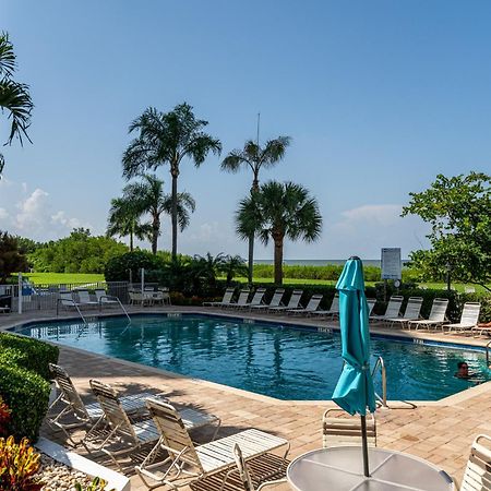 Beachfront Bliss: Gulf Views, Pool & Pet-Friendly Villa Fort Myers Beach Exterior photo