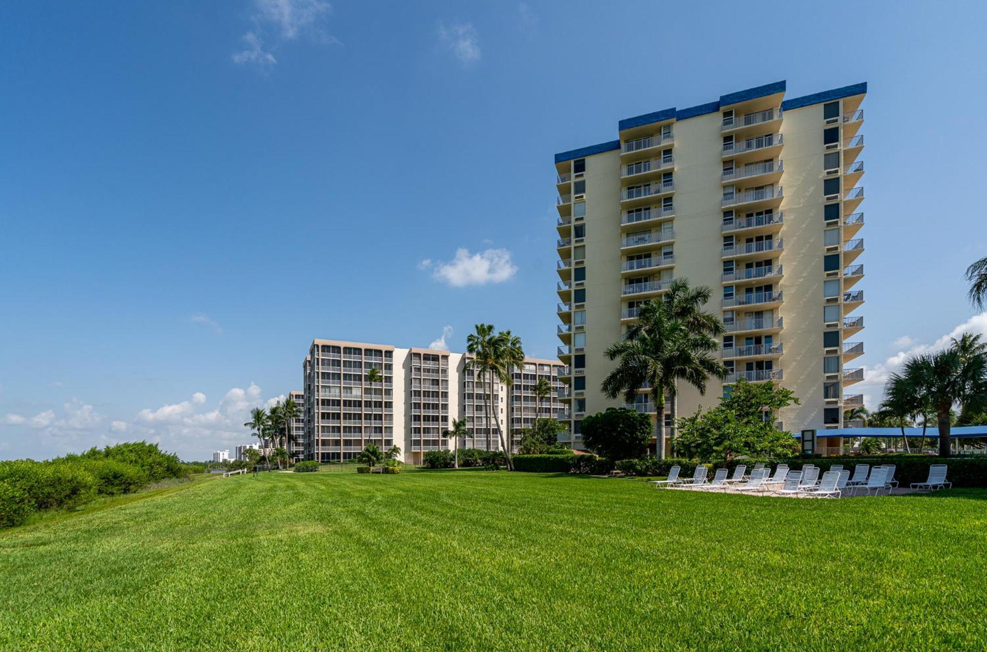 Beachfront Bliss: Gulf Views, Pool & Pet-Friendly Villa Fort Myers Beach Exterior photo