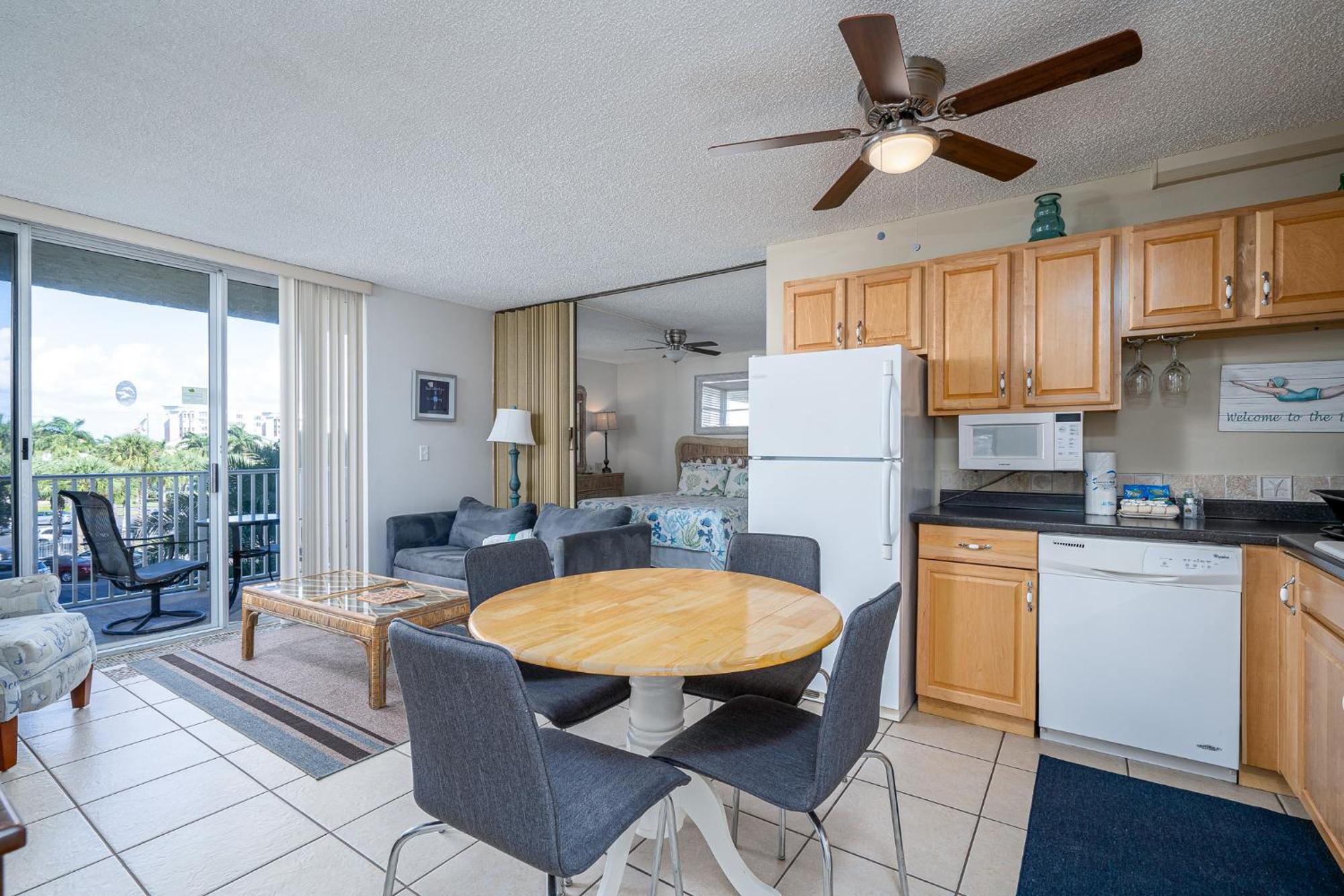 Beachfront Bliss: Gulf Views, Pool & Pet-Friendly Villa Fort Myers Beach Exterior photo