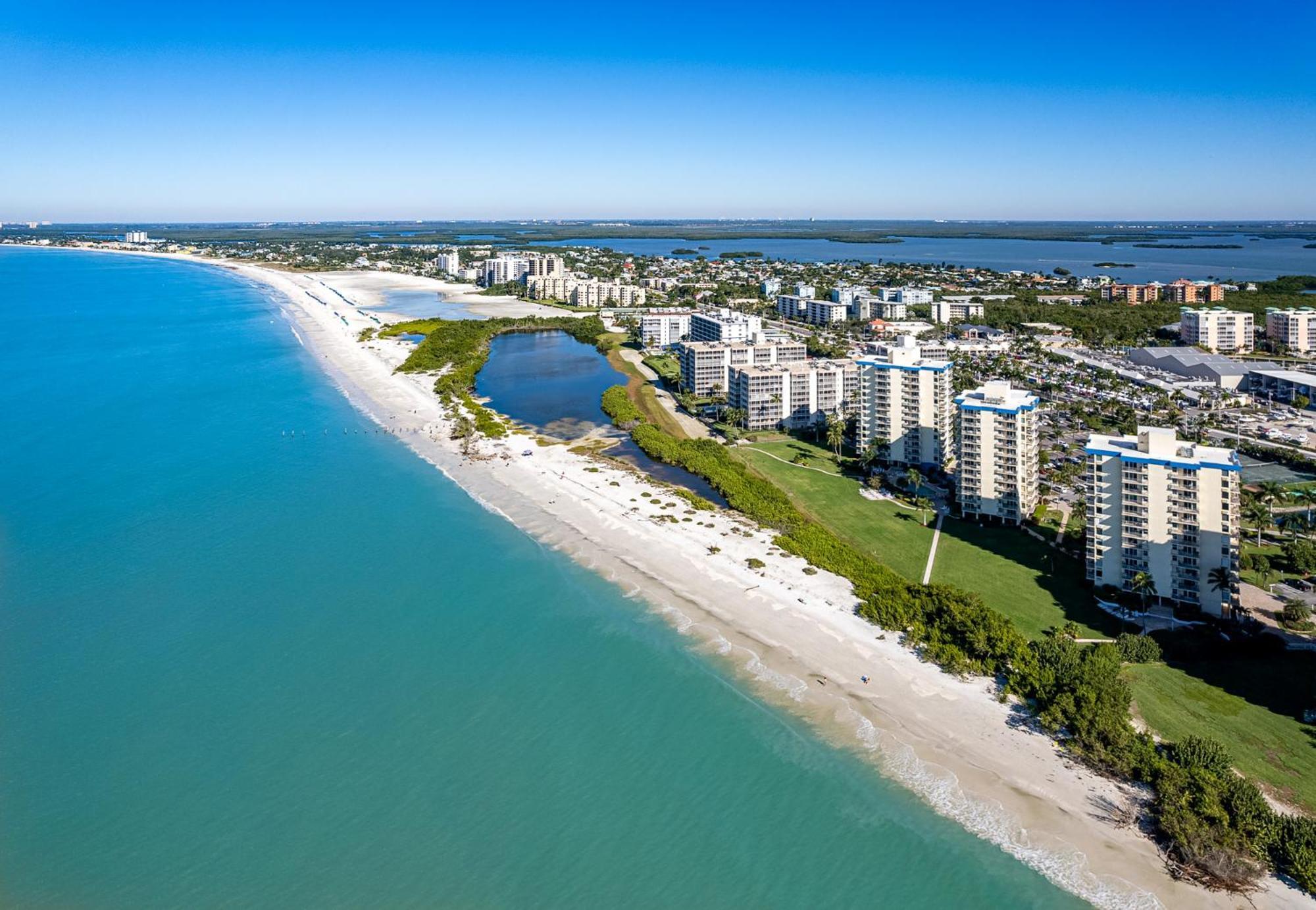 Beachfront Bliss: Gulf Views, Pool & Pet-Friendly Villa Fort Myers Beach Exterior photo