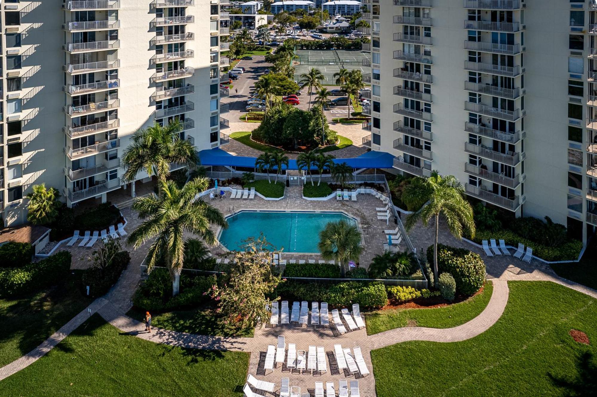 Beachfront Bliss: Gulf Views, Pool & Pet-Friendly Villa Fort Myers Beach Exterior photo